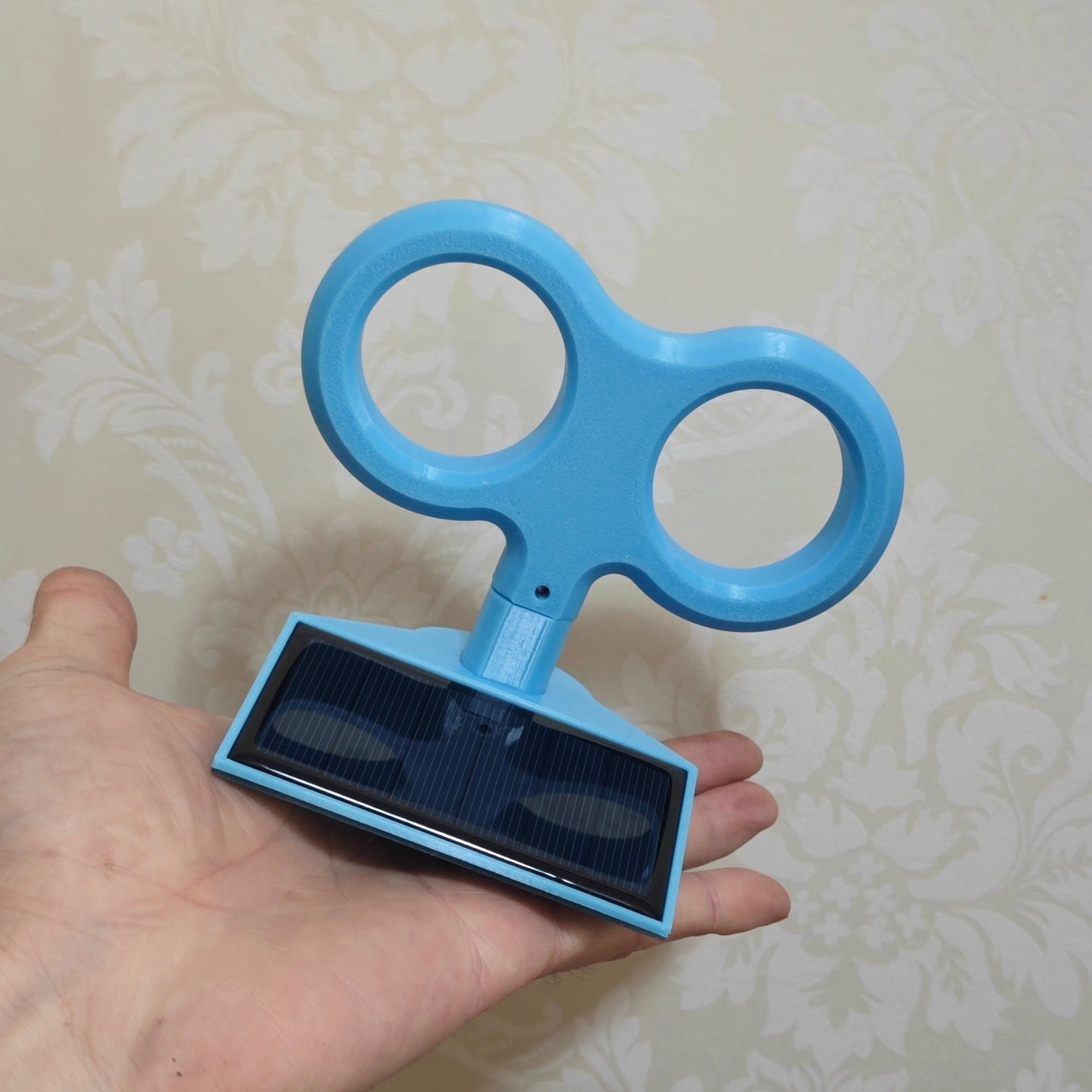 Solar-Powered Spinning Wind-Up Key Car Roof Decoration
