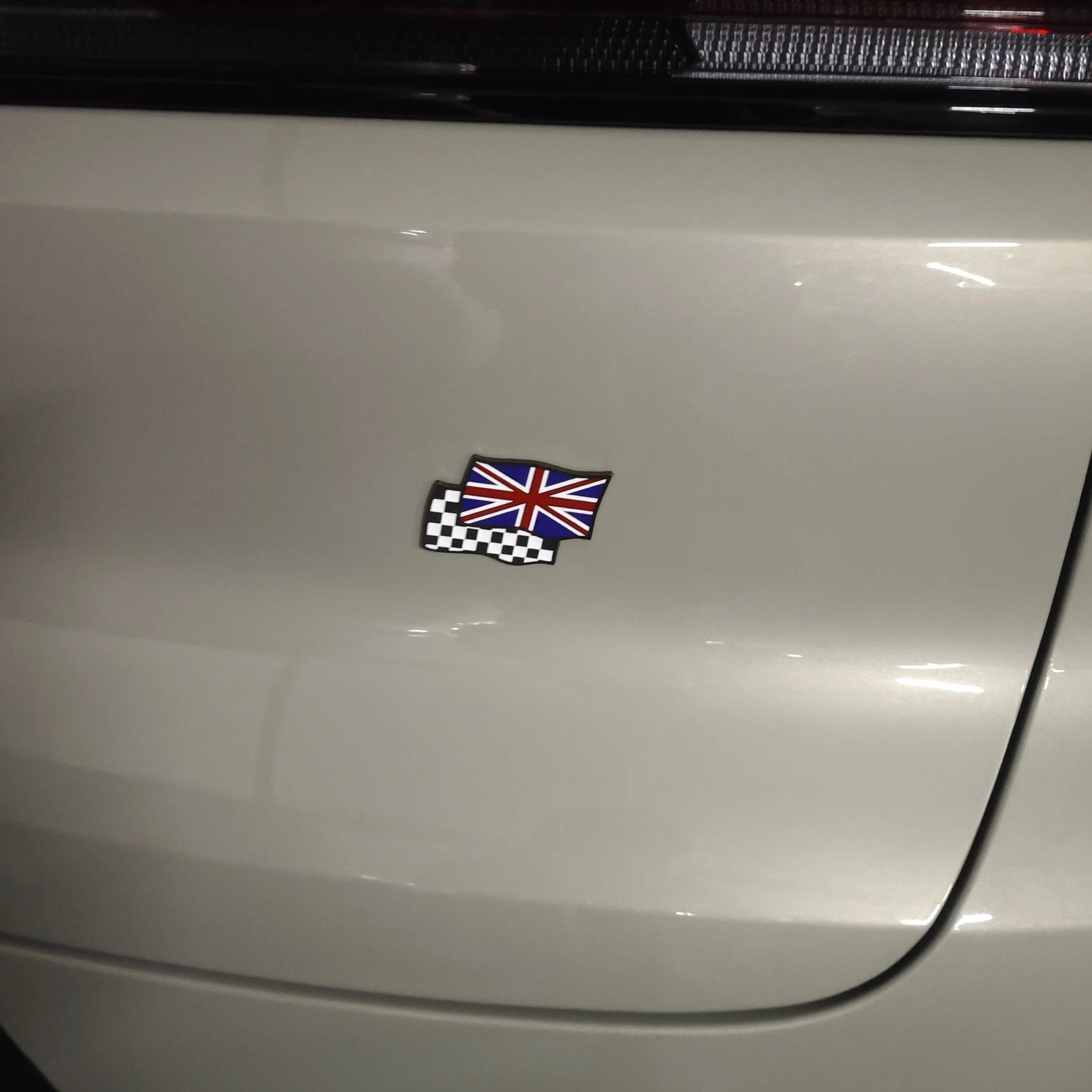 Union Jack Checkered Flag Car Metal Badge