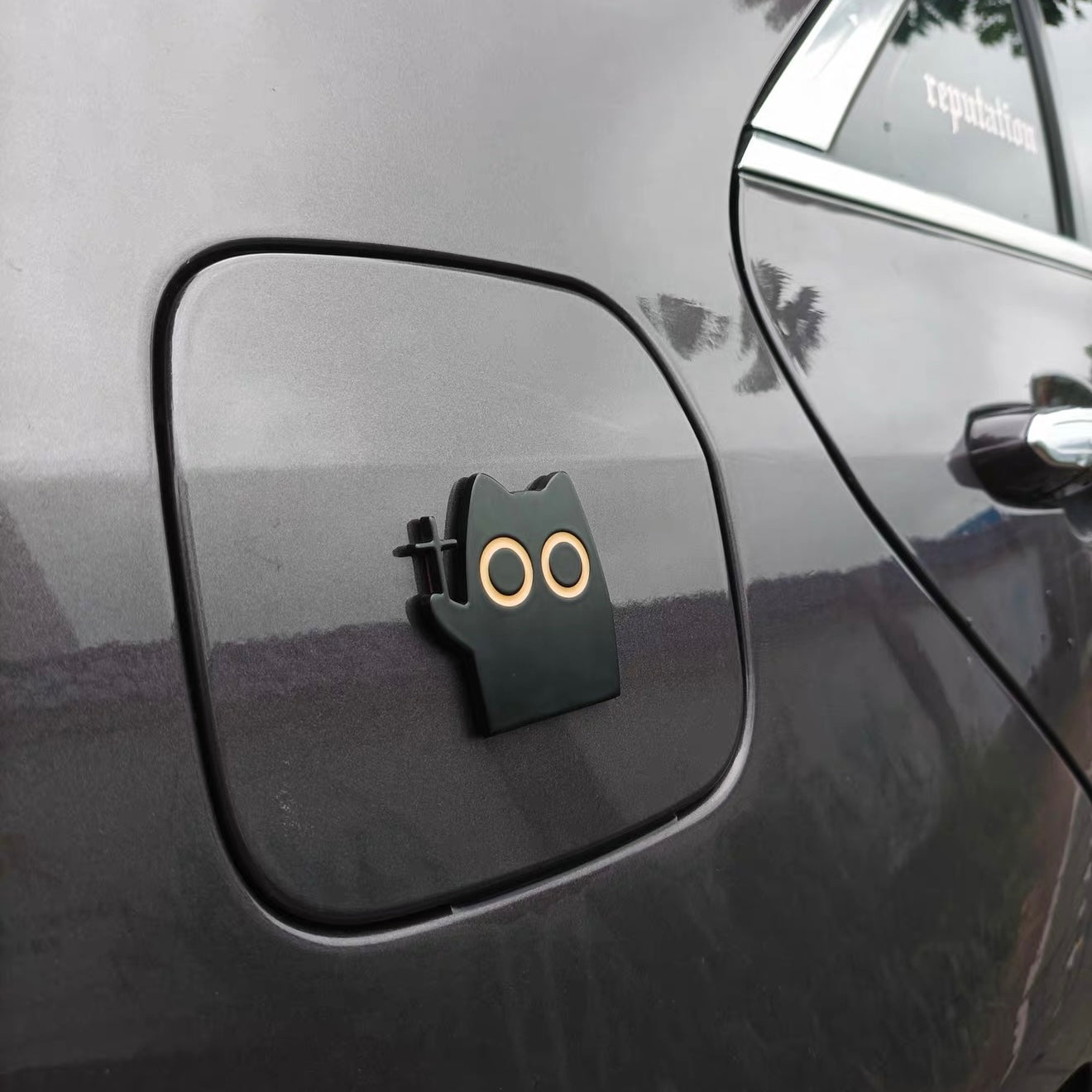 Funny black cat metal badge installed on gas tank cover